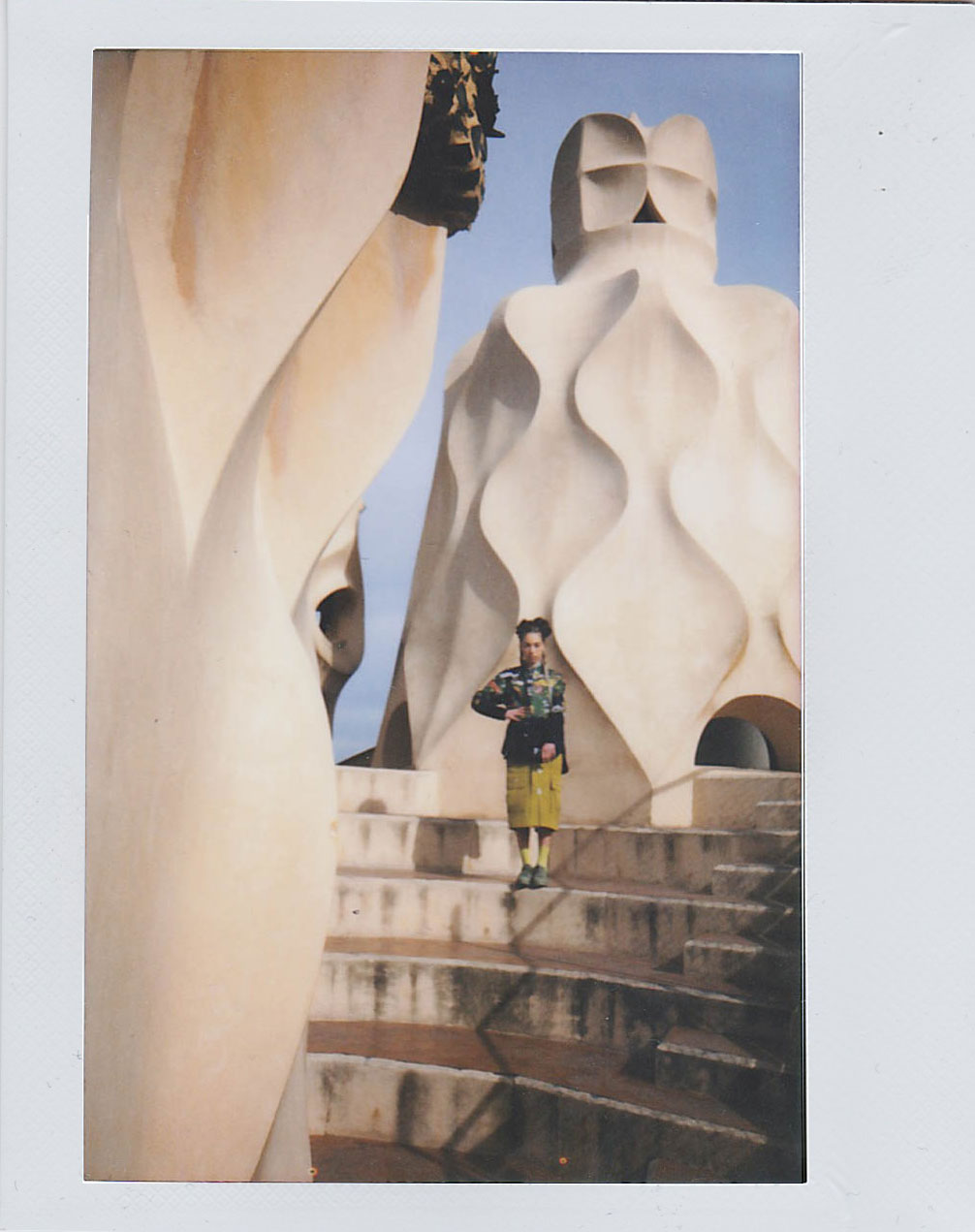 BLONDE-Barcelona-Style-Editorial-Polaroid-4