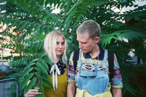 Kira (INDIE) und Alexa (i:D)             