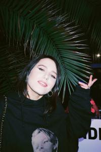 Vloggerin Suzie Grimes      